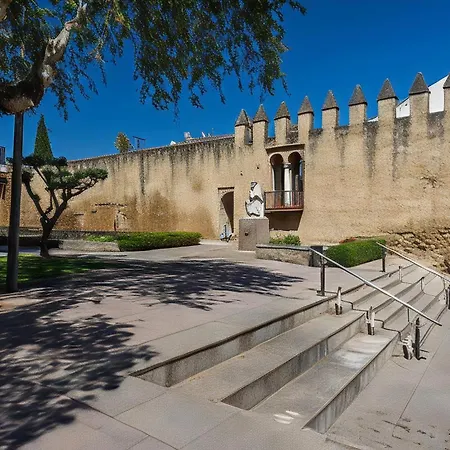 Alcázares In Historic Center Cordova