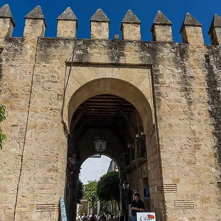 Alcázares In Historic Center Cordova